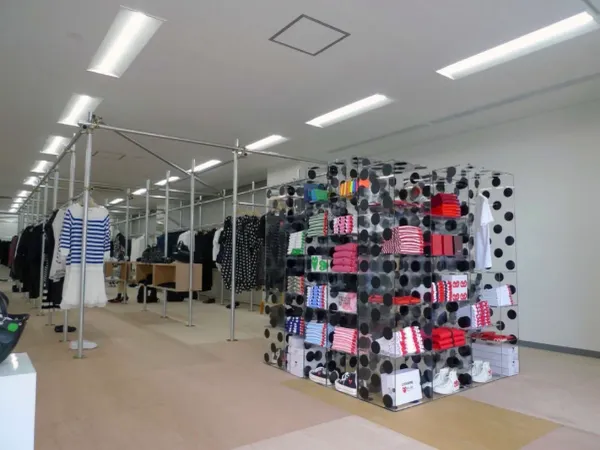 COMME des GARÇONS