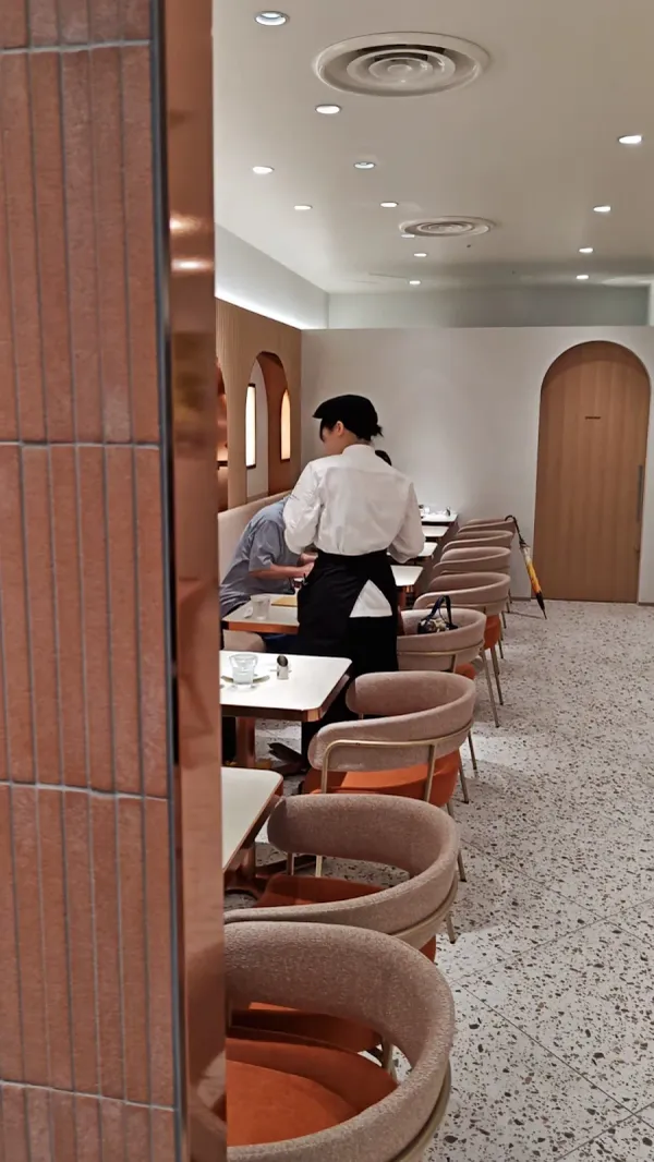 PIERRE MARCOLINI 名古屋HAERA店の写真3