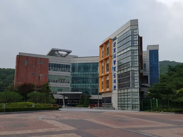 군포시 중앙도서관 사진 2